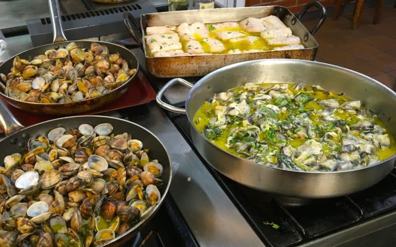 Seminaire Pays Basque erronda agence evenementielle biarritz hendaye Saint sebastien surf initiation pelote basque tapas societe gastronomique croisiere regate-1