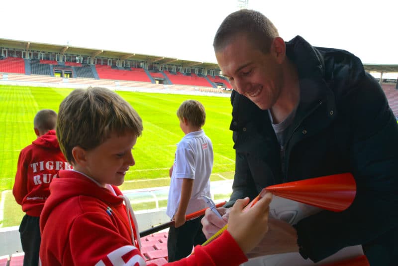 Seminaire pyrenees pays basque Sejour trip rugby visite toulouse pau section paloise stade toulousain meeting association club france agence evenementielle voyage trip agency sport erronda