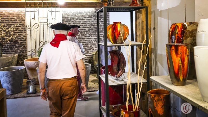 Photographie incentive journee decouverte pays basque voyage visite atelier vases poteries producteur nature agence evenementielle saint jean de luz erronda