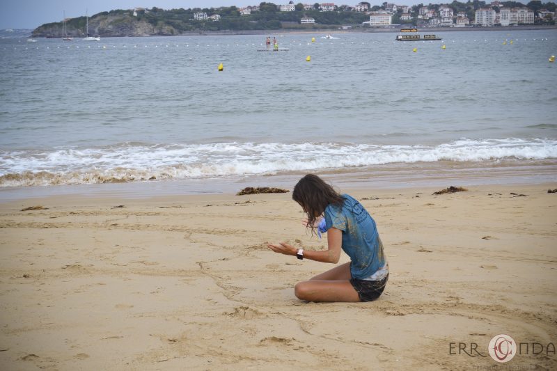 photographie_evenementiel_team_building_pays_basque_ciboure_saint_jean_de_luz_socoa_chasse_au_trésor_vin_degustation_gastronomie_charcuterie_bayonne_ecole_de_commerce_plage_ocean_jeux