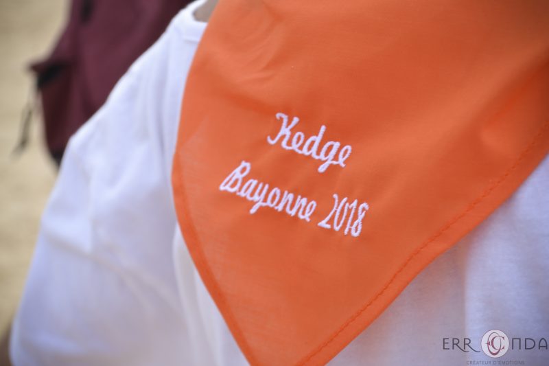 photographie_evenementiel_team_building_pays_basque_ciboure_saint_jean_de_luz_socoa_chasse_au_trésor_vin_degustation_gastronomie_charcuterie_bayonne_ecole_de_commerce_plage_ocean_jeux