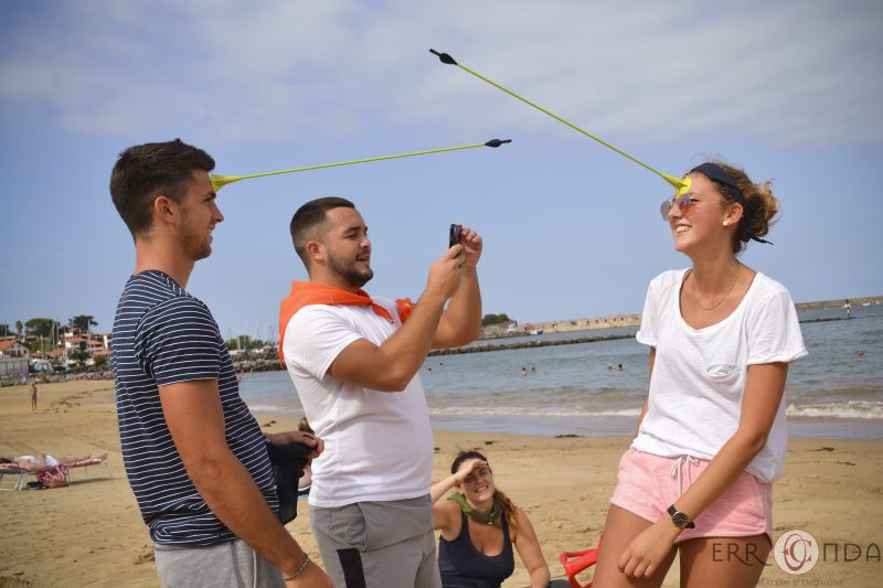 photographie_evenementiel_team_building_pays_basque_ciboure_saint_jean_de_luz_socoa_chasse_au_trésor_vin_degustation_gastronomie_charcuterie_bayonne_ecole_de_commerce_plage_ocean_jeux