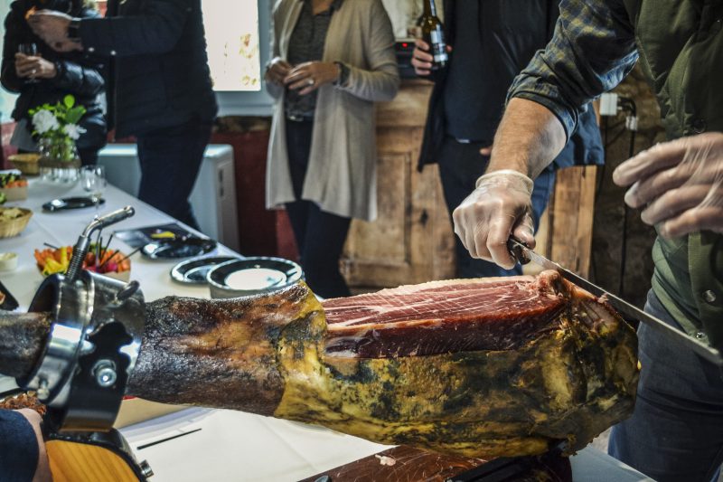 agence événementielle réceptive voyage pays basque erronda séminaire team building saint jean de luz auberge sare charcuterie jambon bellotta