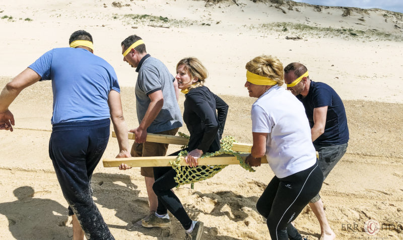 agence de voyage évènementielle pays basque landes Incentive nature foret plage Koh lanta team building yoga course d’orientation équipe aveugle sable