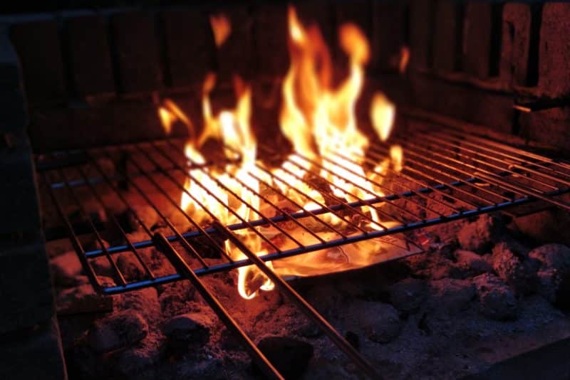 seminaire mongie pyrénées agence erronda tema building event pays basque voyage chalet cheminée grillades barbecue feu