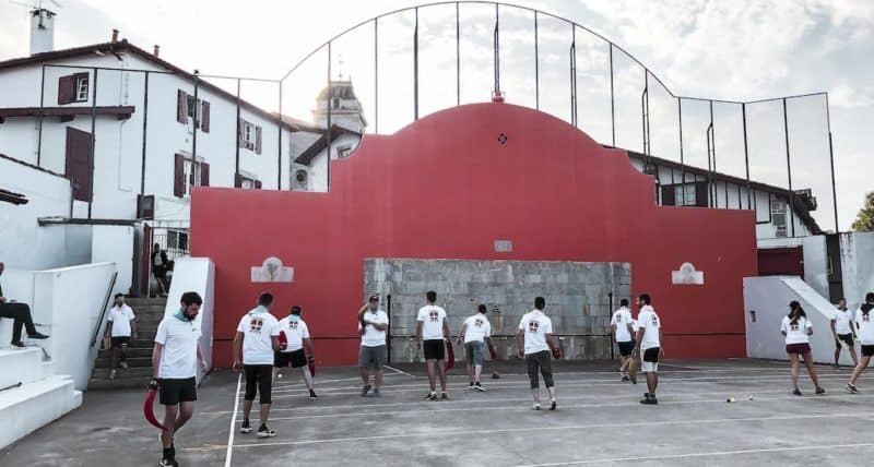 Incentive Pays Basque Rhune Sommet de la Rhune Randonnée pédestre Initiation Pelote Basque Pelote Surf Gastronomie Activités Animations Soirée Sport Aventure