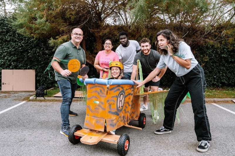 team building auto loco challenge voiture construction activité entreprise
