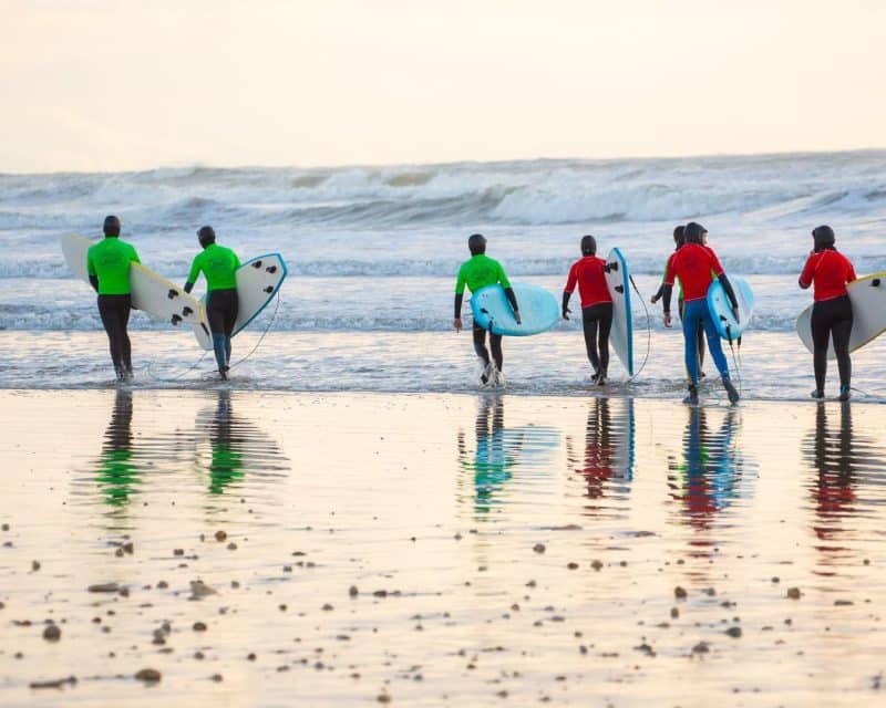 team building Lisbonne mer cours de surf groupe agence erronda Pays basque