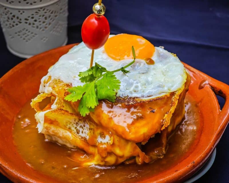 team building Lisbonne route de la gastronomie, spécialité francesinha, groupe agence erronda Pays basque