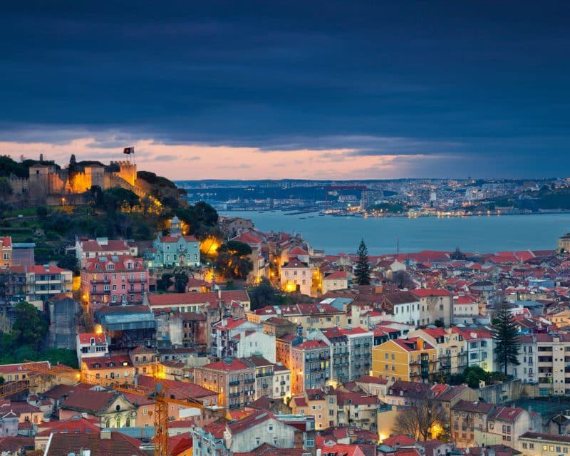 team building Lisbonne route de la gastronomie, spécialités, paysage de nuit de la ville, groupe agence erronda Pays basque