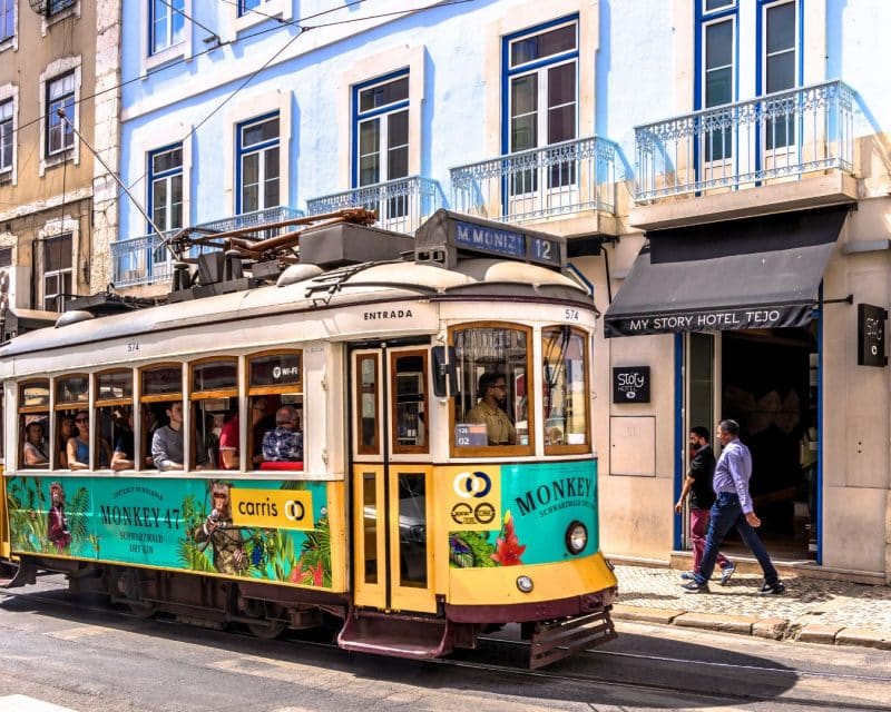 team building Lisbonne route de la gastronomie, tramway, groupe agence erronda Pays basque