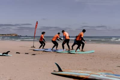team building cours de surf peniche lisbonne portugal agence erronda