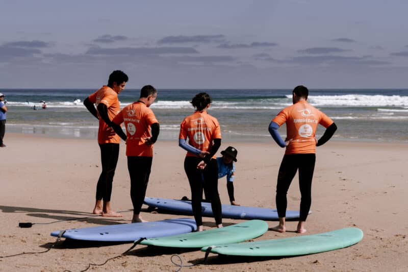 team building cours de surf peniche lisbonne portugal agence erronda