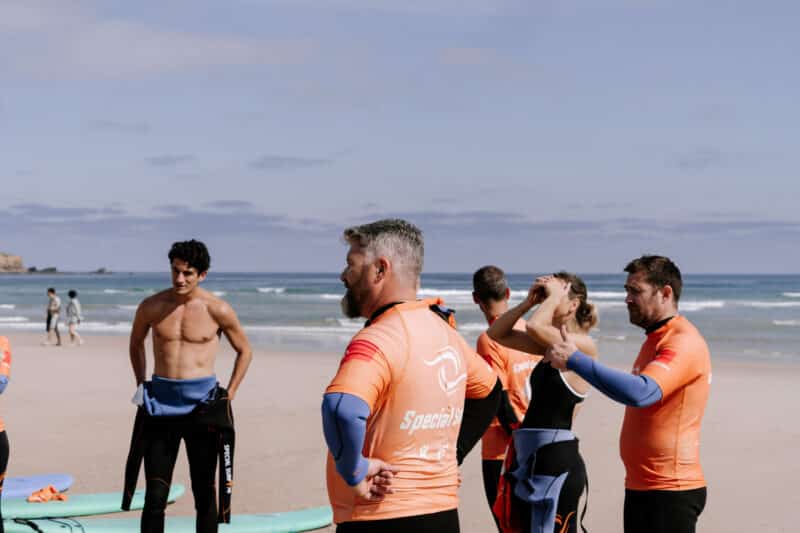 team building cours de surf peniche lisbonne portugal agence erronda