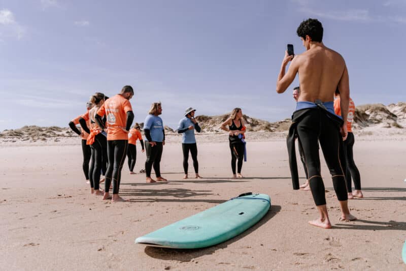 team building cours de surf peniche lisbonne portugal agence erronda
