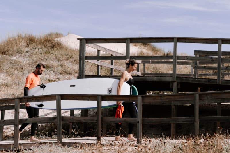 team building cours de surf peniche lisbonne portugal agence erronda