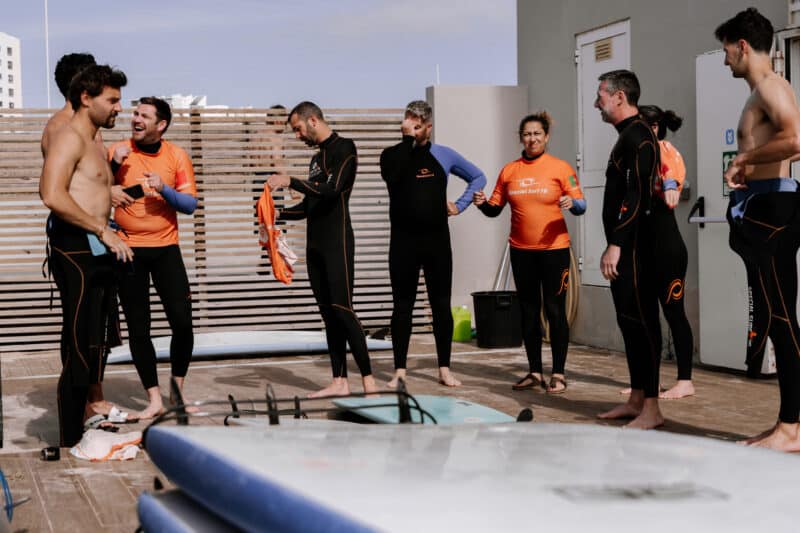 team building cours de surf peniche lisbonne portugal agence erronda